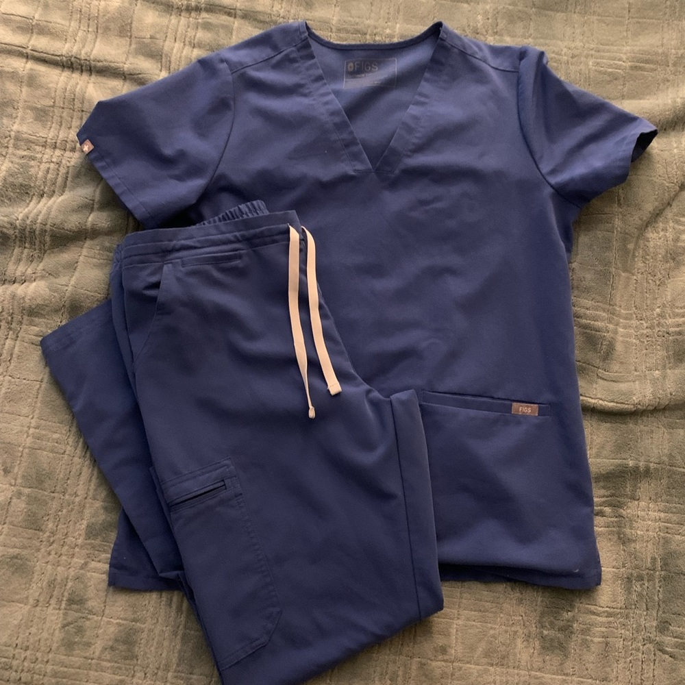 Women’s Fig Scrub Top and Pants